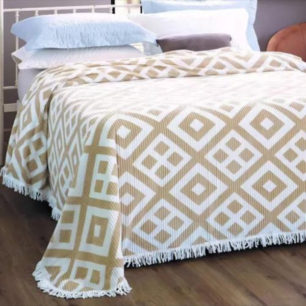 Colcha Casal Chenille Canelada 2,20 x 2,40m Jolitex- Gabriela Bege e Branco Colcha Casal Chenille Canelada 2,20 x 2,40m Jolitex- Gabriela Bege e Branco