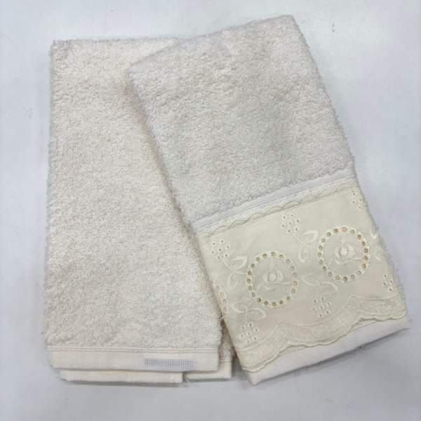 Kit Toalha Lavabo 02 Peças Renda Janer Dakota 100% Algodão Bouton - Pérola Kit Toalha Lavabo 02 Peças Renda Janer Dakota 100% Algodão Bouton - Pérola