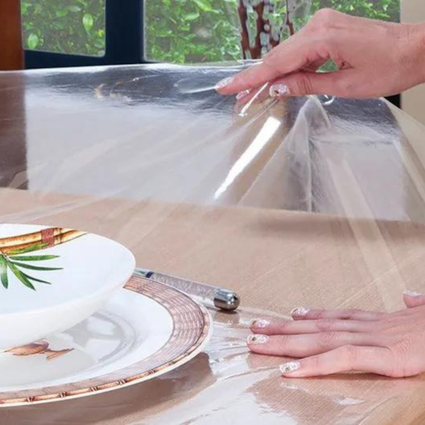 Protetor de Mesa Retangular Transparente 1,40m x 2,20m Salehtex - Branco Protetor de Mesa Retangular Transparente 1,40m x 2,20m Salehtex - Branco