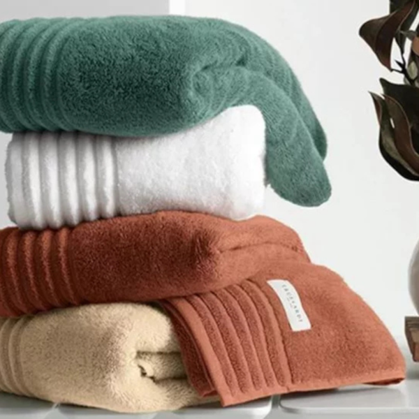 Toalha de Banho Gigante Imperiale 100% Algodão - Trussardi (Confira cores disponíveis) Toalha de Banho Gigante Imperiale 100% Algodão - Trussardi (Confira cores disponíveis)