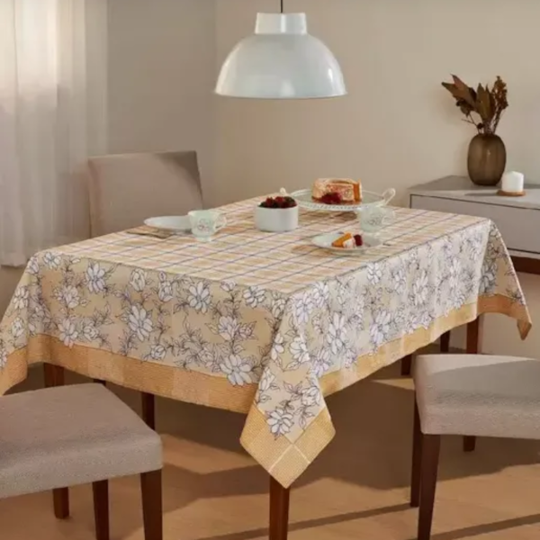 Toalha de Mesa Retangular Super Prática 1,40m x 2,20m 6 lugares Estampada Lepper - Flora Toalha de Mesa Retangular Super Prática 1,40m x 2,20m 6 lugares Estampada Lepper - Flora