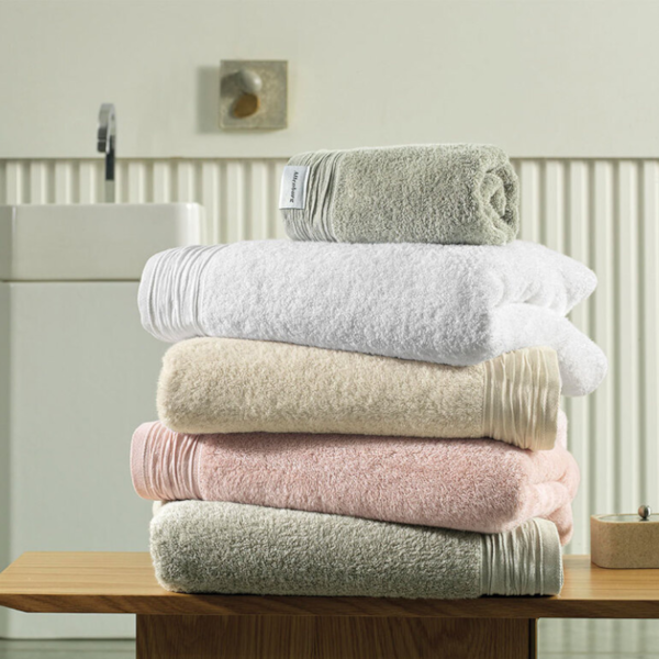 Toalha de Rosto Duna 50cm x 80cm 100% Algodão Alta Absorção - Altenburg (confira cores disponíveis) Toalha de Rosto Duna 50cm x 80cm 100% Algodão Alta Absorção - Altenburg (confira cores disponíveis)