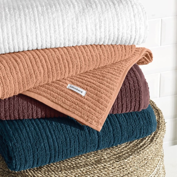 Toalha de Rosto Line 50cm x 80cm 100% Algodão Alta Absorção - Altenburg (confira cores disponíveis) Toalha de Rosto Line 50cm x 80cm 100% Algodão Alta Absorção - Altenburg (confira cores disponíveis)